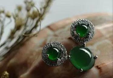 翡翠原石练手料盲盒,翡翠原石多少一公斤-第4张图片-翡翠网 翡翠原石练手料盲盒,翡翠原石多少一公斤-第4张图片-翡翠网