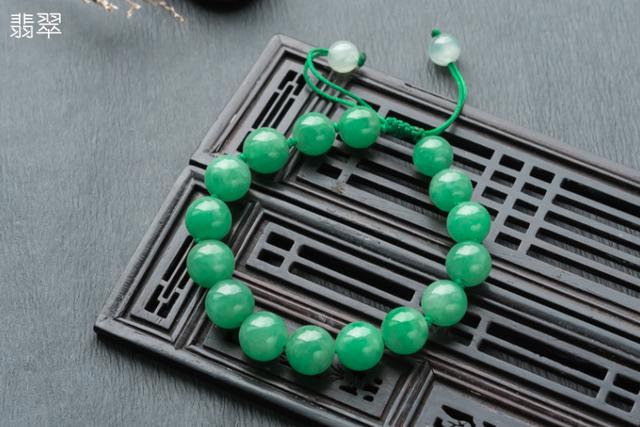 翡翠豆种貔貅价格,翡翠貔貅的寓意-第1张图片-翡翠网 翡翠豆种貔貅价格,翡翠貔貅的寓意-第1张图片-翡翠网