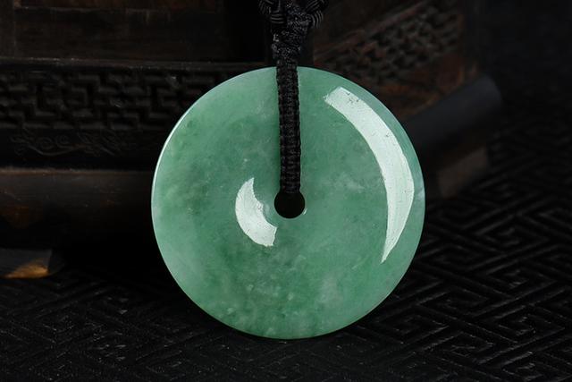 翡翠豆种貔貅价格,翡翠貔貅的寓意-第7张图片-翡翠网 翡翠豆种貔貅价格,翡翠貔貅的寓意-第7张图片-翡翠网