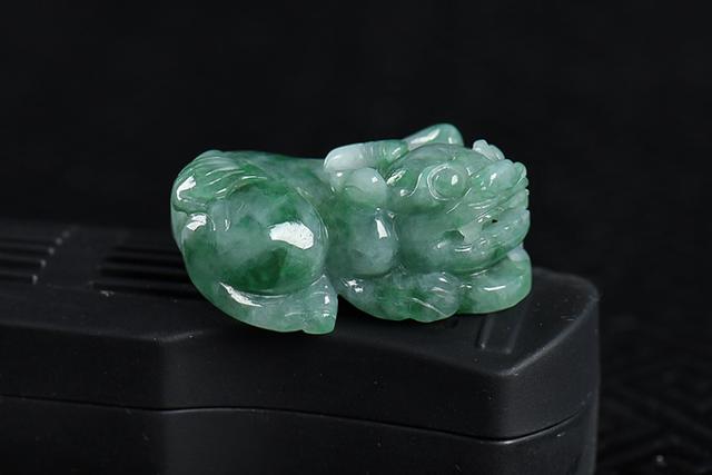 翡翠豆种貔貅价格,翡翠貔貅的寓意-第8张图片-翡翠网 翡翠豆种貔貅价格,翡翠貔貅的寓意-第8张图片-翡翠网