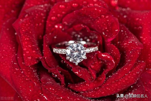 人造钻石和天然钻石哪个贵人工钻石的价钱-第3张图片-翡翠网 人造钻石和天然钻石哪个贵人工钻石的价钱-第3张图片-翡翠网