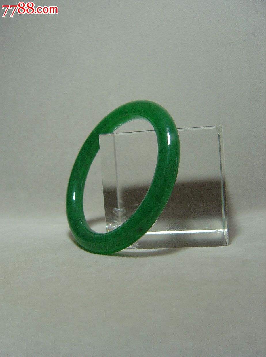 云南翡翠玉手镯各种批发价格批发翡翠手镯是怎样的价格-第1张图片-翡翠网 云南翡翠玉手镯各种批发价格批发翡翠手镯是怎样的价格-第1张图片-翡翠网