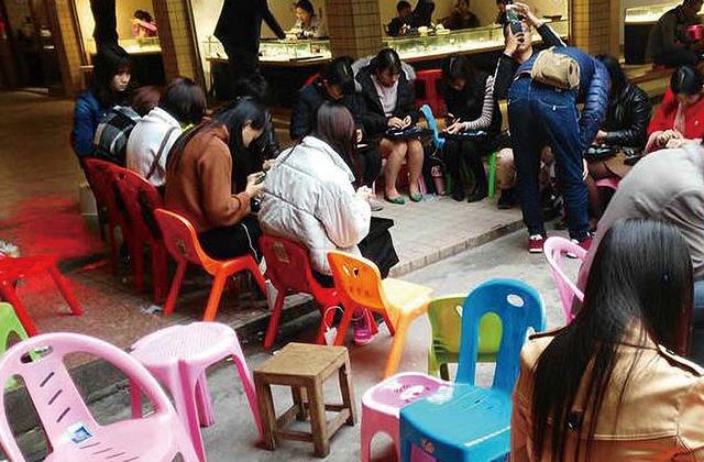 2万的翡翠手镯旗舰店真假翡翠知识-第3张图片-翡翠网 2万的翡翠手镯旗舰店真假翡翠知识-第3张图片-翡翠网