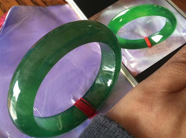 2万的翡翠手镯旗舰店真假翡翠知识-第5张图片-翡翠网 2万的翡翠手镯旗舰店真假翡翠知识-第5张图片-翡翠网