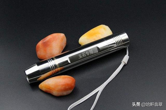 墨翠原石打灯图片,翡翠原石灯图片-第1张图片-翡翠网 墨翠原石打灯图片,翡翠原石灯图片-第1张图片-翡翠网