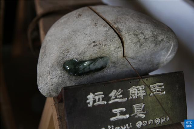 翡翠原石放水里好吗翡翠原石摆放鱼缸图片-第10张图片-翡翠网 翡翠原石放水里好吗翡翠原石摆放鱼缸图片-第10张图片-翡翠网