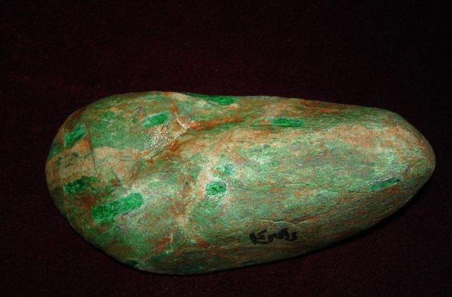 翡翠原石种类有多少种,翡翠原石真假鉴别大全-第5张图片-翡翠网 翡翠原石种类有多少种,翡翠原石真假鉴别大全-第5张图片-翡翠网