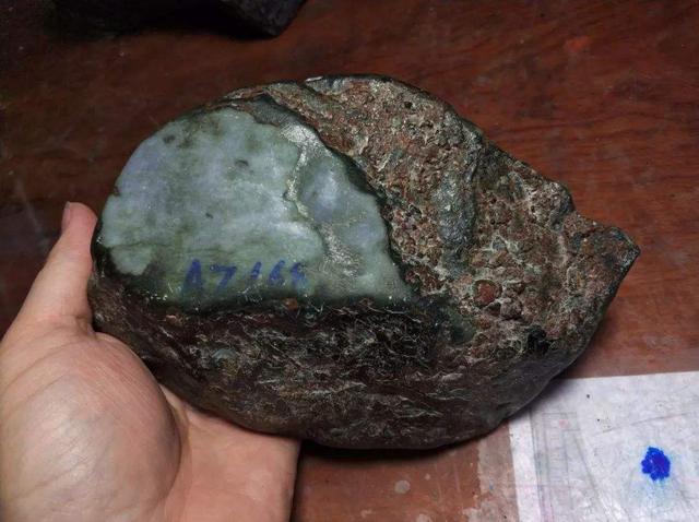 翡翠原石种类有多少种,翡翠原石真假鉴别大全-第12张图片-翡翠网 翡翠原石种类有多少种,翡翠原石真假鉴别大全-第12张图片-翡翠网