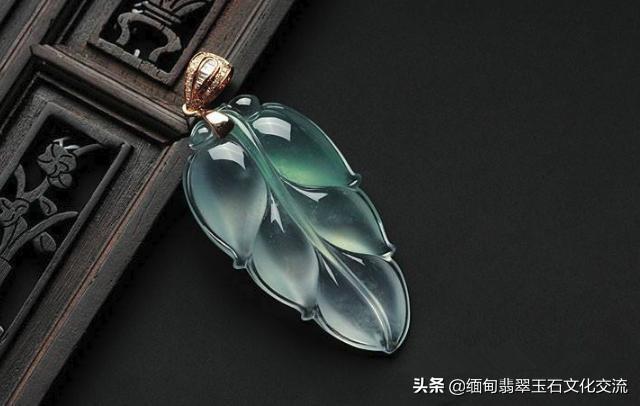 翡翠手镯有打蜡的表现天然翡翠A货手镯会不会打蜡-第6张图片-翡翠网 翡翠手镯有打蜡的表现天然翡翠A货手镯会不会打蜡-第6张图片-翡翠网