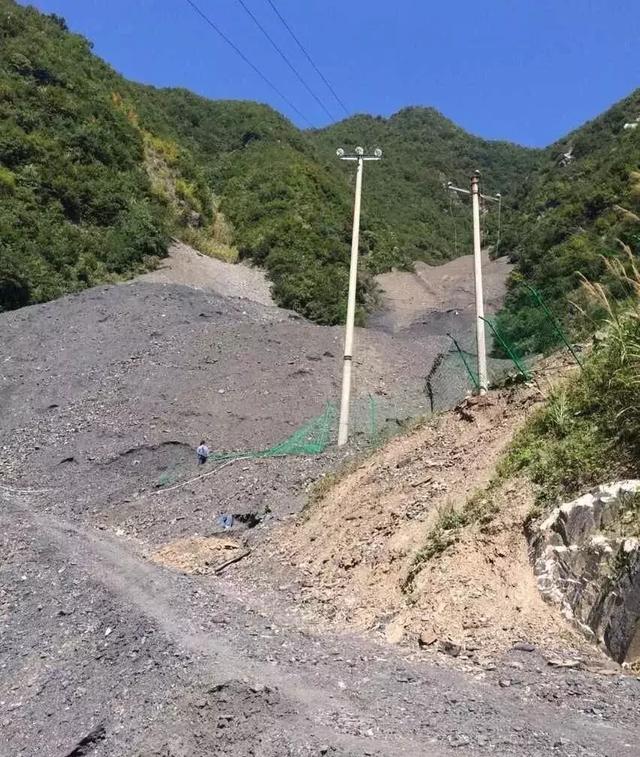 新手玩什么原石翡翠原石盘玩效果图-第11张图片-翡翠网 新手玩什么原石翡翠原石盘玩效果图-第11张图片-翡翠网