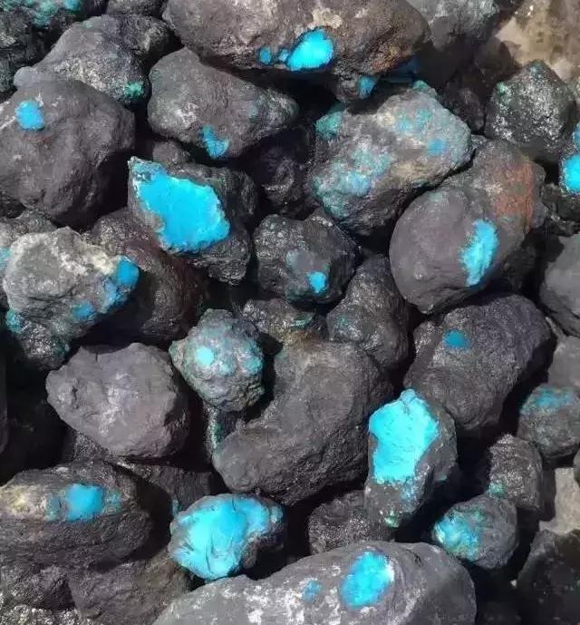 新手玩什么原石翡翠原石盘玩效果图-第13张图片-翡翠网 新手玩什么原石翡翠原石盘玩效果图-第13张图片-翡翠网