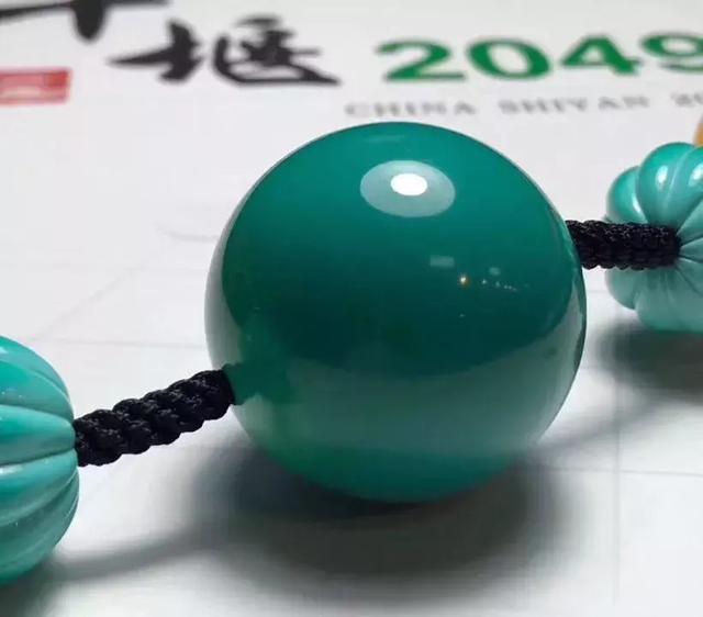 新手玩什么原石翡翠原石盘玩效果图-第22张图片-翡翠网 新手玩什么原石翡翠原石盘玩效果图-第22张图片-翡翠网