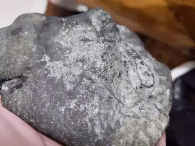 关于怎么处理翡翠原石糯化种的信息-第11张图片-翡翠网