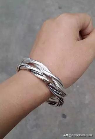 中国黄金十大品牌排列,十大黄金手镯品牌排行榜-第4张图片-翡翠网 中国黄金十大品牌排列,十大黄金手镯品牌排行榜-第4张图片-翡翠网