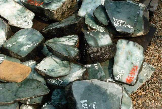 包含藏翡翠原石的词条-第1张图片-翡翠网