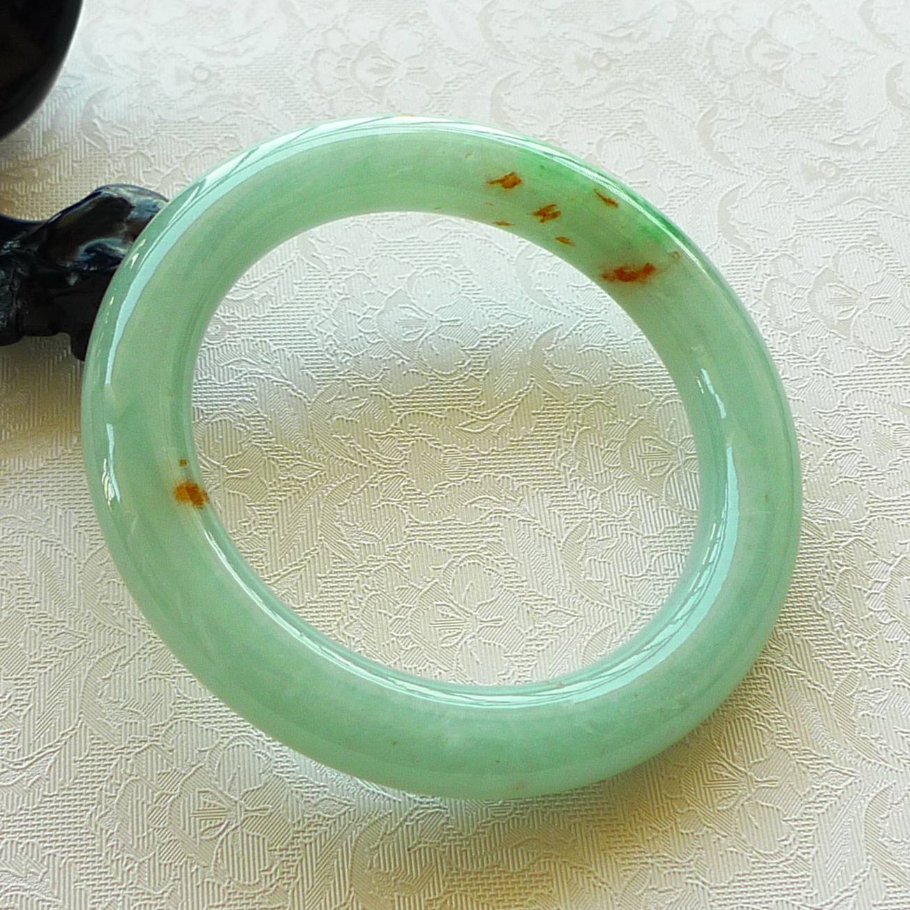 翡翠手镯滴水验证真假,鉴别翡翠的真假小窍门-第1张图片-翡翠网 翡翠手镯滴水验证真假,鉴别翡翠的真假小窍门-第1张图片-翡翠网