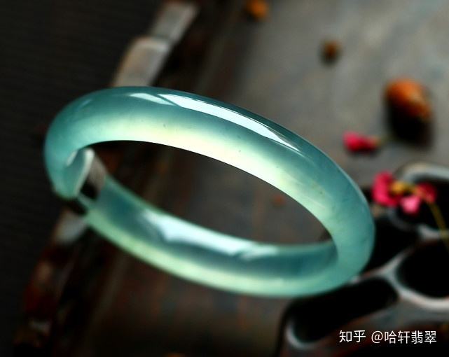 翡翠手镯滴水验证真假,鉴别翡翠的真假小窍门-第2张图片-翡翠网 翡翠手镯滴水验证真假,鉴别翡翠的真假小窍门-第2张图片-翡翠网
