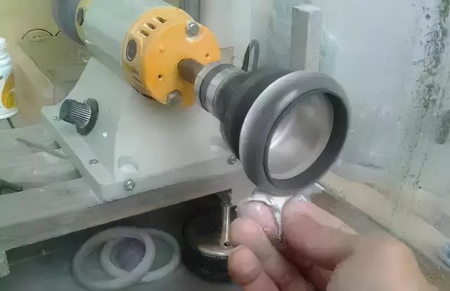 东营翡翠原石加工,大马坎翡翠原石多少钱-第10张图片-翡翠网 东营翡翠原石加工,大马坎翡翠原石多少钱-第10张图片-翡翠网