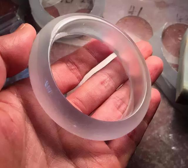 东营翡翠原石加工,大马坎翡翠原石多少钱-第11张图片-翡翠网 东营翡翠原石加工,大马坎翡翠原石多少钱-第11张图片-翡翠网