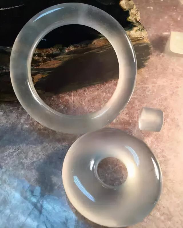 东营翡翠原石加工,大马坎翡翠原石多少钱-第14张图片-翡翠网 东营翡翠原石加工,大马坎翡翠原石多少钱-第14张图片-翡翠网