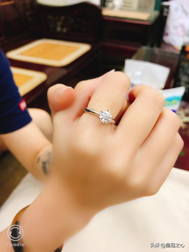 周六福莫桑石钻戒s925多少钱,莫桑石钻戒多少钱-第1张图片-翡翠网 周六福莫桑石钻戒s925多少钱,莫桑石钻戒多少钱-第1张图片-翡翠网