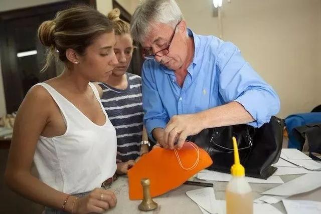 品牌包包有哪些牌子,十大小众轻奢品牌包包-第6张图片-翡翠网 品牌包包有哪些牌子,十大小众轻奢品牌包包-第6张图片-翡翠网