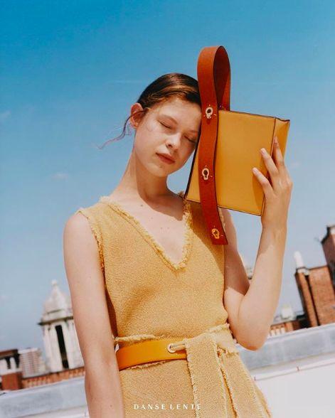 品牌包包有哪些牌子,十大小众轻奢品牌包包-第18张图片-翡翠网 品牌包包有哪些牌子,十大小众轻奢品牌包包-第18张图片-翡翠网