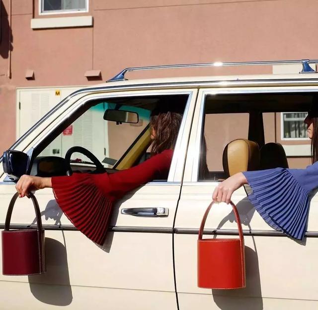 品牌包包有哪些牌子,十大小众轻奢品牌包包-第30张图片-翡翠网 品牌包包有哪些牌子,十大小众轻奢品牌包包-第30张图片-翡翠网