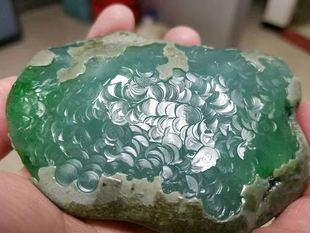 玉石毛料多少钱一公斤,翡翠原石挂坠价格-第1张图片-翡翠网 玉石毛料多少钱一公斤,翡翠原石挂坠价格-第1张图片-翡翠网