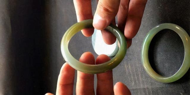 翡翠断口生铁锈翡翠原石切口有红线-第8张图片-翡翠网 翡翠断口生铁锈翡翠原石切口有红线-第8张图片-翡翠网