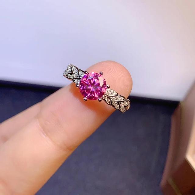 莫桑钻证书gra和黑卡,正规的莫桑钻GRA证书-第2张图片-翡翠网 莫桑钻证书gra和黑卡,正规的莫桑钻GRA证书-第2张图片-翡翠网