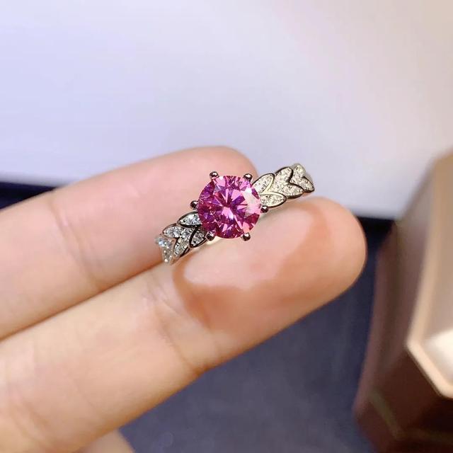 莫桑钻证书gra和黑卡,正规的莫桑钻GRA证书-第3张图片-翡翠网 莫桑钻证书gra和黑卡,正规的莫桑钻GRA证书-第3张图片-翡翠网