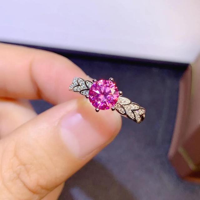 莫桑钻证书gra和黑卡,正规的莫桑钻GRA证书-第6张图片-翡翠网 莫桑钻证书gra和黑卡,正规的莫桑钻GRA证书-第6张图片-翡翠网