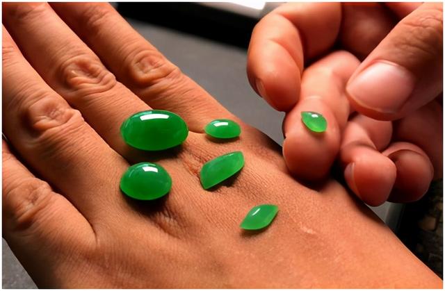 大马坎铁锈皮怪状翡翠,铁锈皮翡翠原石什么场口-第4张图片-翡翠网 大马坎铁锈皮怪状翡翠,铁锈皮翡翠原石什么场口-第4张图片-翡翠网