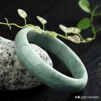 翡翠a货吊坠500元贵吗浅绿色翡翠a货价格-第9张图片-翡翠网 翡翠a货吊坠500元贵吗浅绿色翡翠a货价格-第9张图片-翡翠网