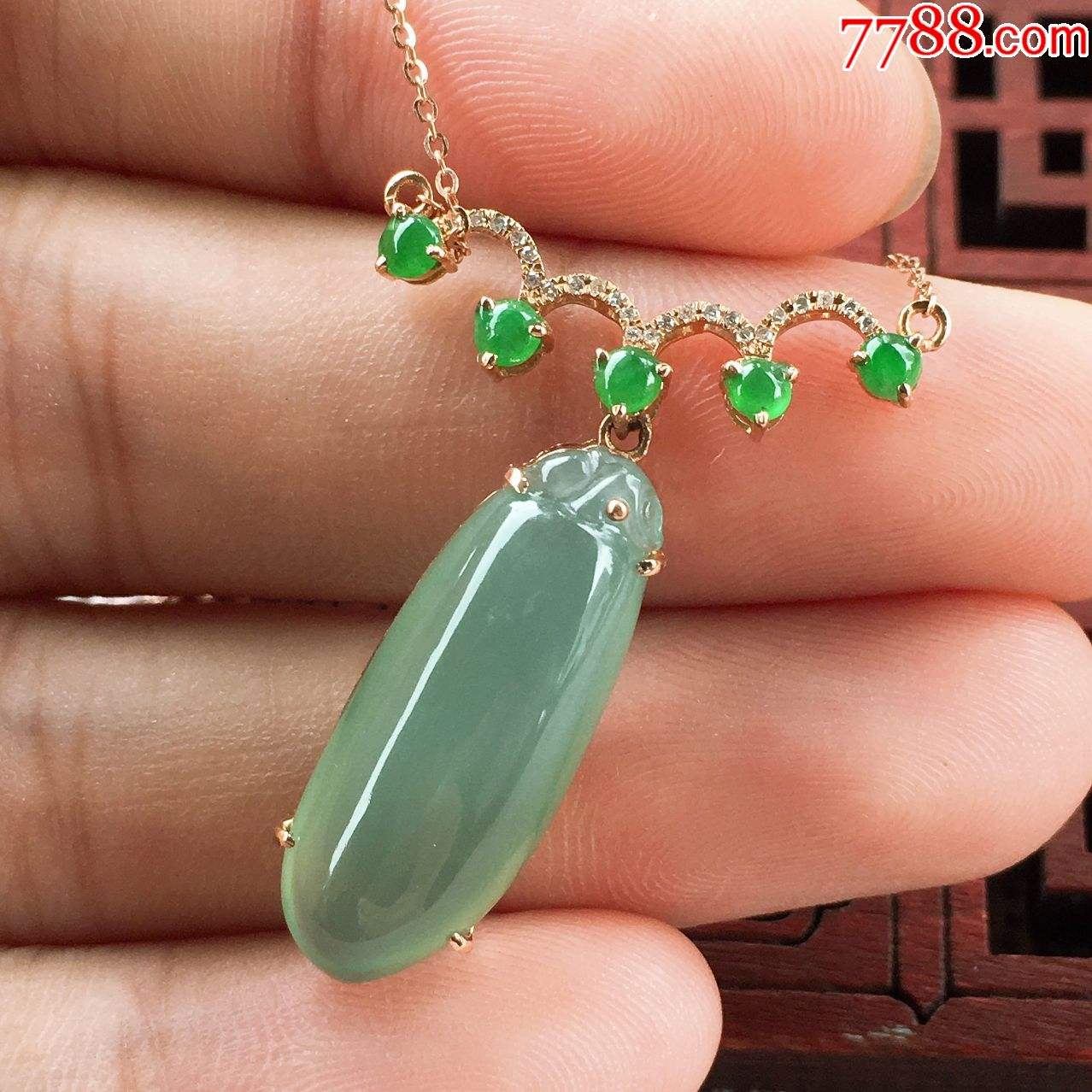 3000多买什么样的翡翠吊坠买翡翠吊坠市场价格-第1张图片-翡翠网 3000多买什么样的翡翠吊坠买翡翠吊坠市场价格-第1张图片-翡翠网