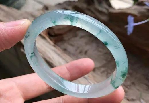 冰儒翡翠吊坠价格的简单介绍-第4张图片-翡翠网 冰儒翡翠吊坠价格的简单介绍-第4张图片-翡翠网