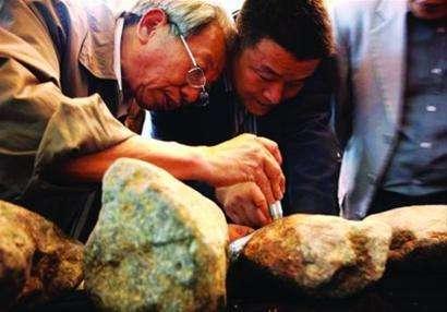 缅甸人戴翡翠手镯吗的简单介绍-第12张图片-翡翠网