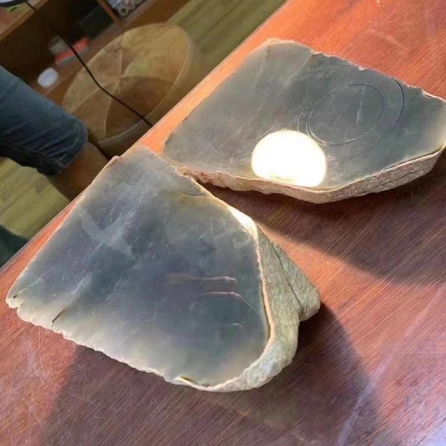 翡翠解口料市场价格表翡翠明料怎么看种水-第1张图片-翡翠网 翡翠解口料市场价格表翡翠明料怎么看种水-第1张图片-翡翠网