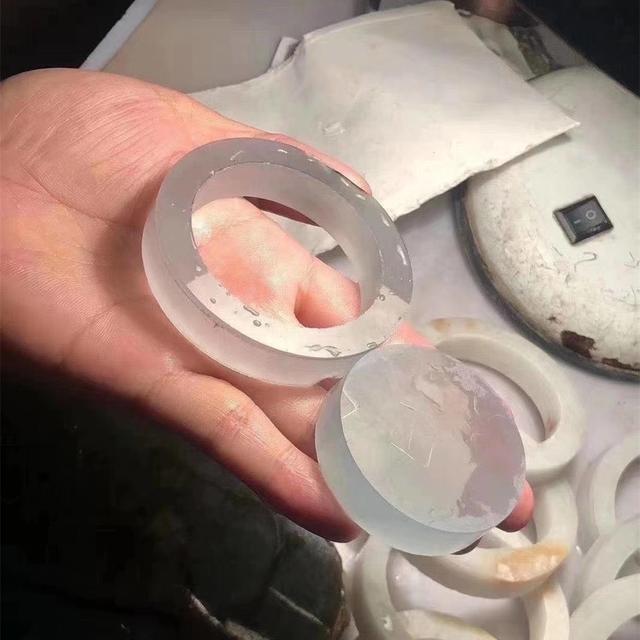 翡翠解口料市场价格表翡翠明料怎么看种水-第3张图片-翡翠网 翡翠解口料市场价格表翡翠明料怎么看种水-第3张图片-翡翠网