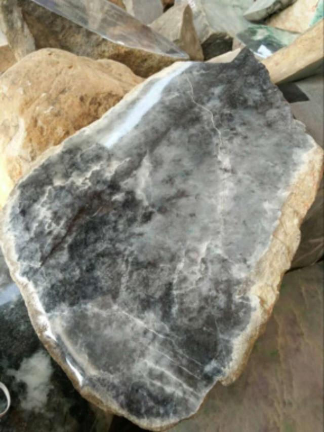 水沫子和高冰翡翠的区别,水沫子原石跟翡翠-第2张图片-翡翠网 水沫子和高冰翡翠的区别,水沫子原石跟翡翠-第2张图片-翡翠网