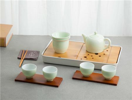 女人戴的翡翠手镯戴着手麻,玉镯带了手会发麻吗-第5张图片-翡翠网 女人戴的翡翠手镯戴着手麻,玉镯带了手会发麻吗-第5张图片-翡翠网