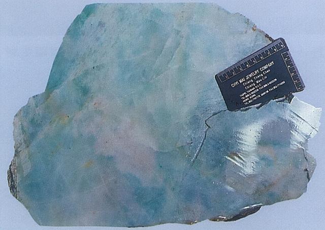 翡翠原石品质最高的绿色什么原石出帝王绿翡翠-第3张图片-翡翠网 翡翠原石品质最高的绿色什么原石出帝王绿翡翠-第3张图片-翡翠网