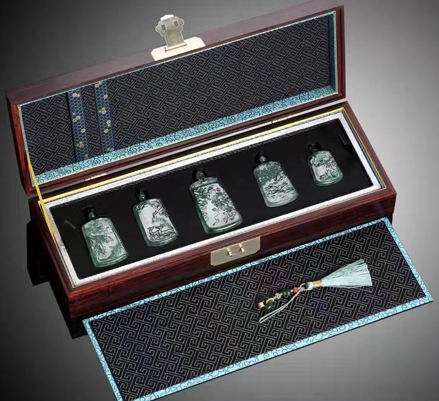 老油青翡翠打灯效果图翡翠原石发光图片-第7张图片-翡翠网 老油青翡翠打灯效果图翡翠原石发光图片-第7张图片-翡翠网