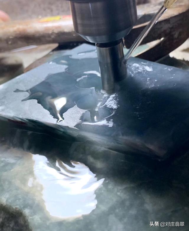 冰底翡翠价格,冰种翡翠现在值多少钱-第5张图片-翡翠网 冰底翡翠价格,冰种翡翠现在值多少钱-第5张图片-翡翠网