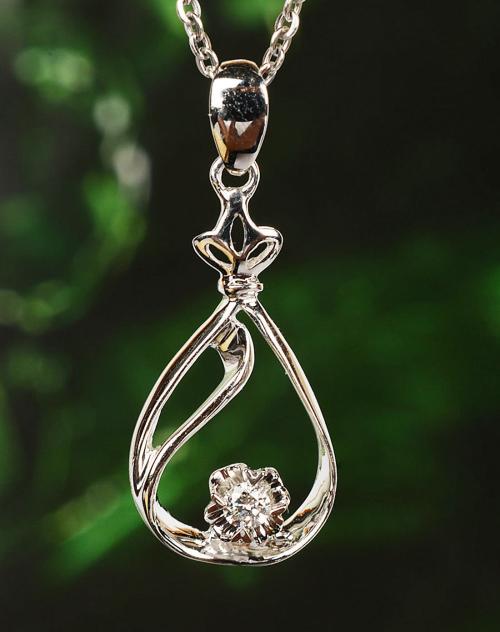 几百块的莫桑钻能买吗,莫桑石戴久了会不闪吗-第1张图片-翡翠网 几百块的莫桑钻能买吗,莫桑石戴久了会不闪吗-第1张图片-翡翠网