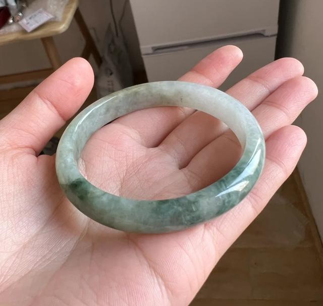 最低多少钱才能买到真翡翠手镯5000左右的糯种手镯-第2张图片-翡翠网 最低多少钱才能买到真翡翠手镯5000左右的糯种手镯-第2张图片-翡翠网