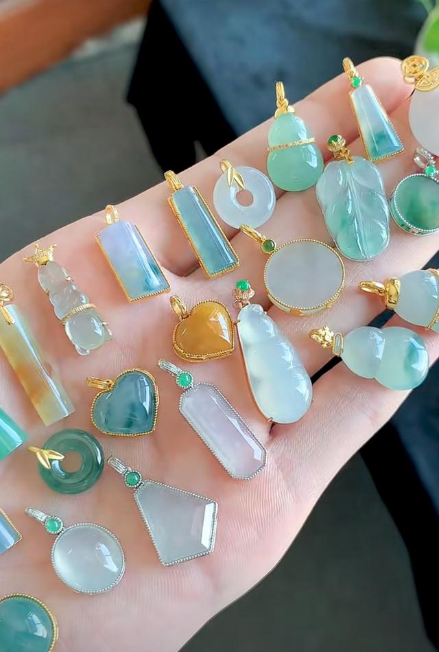 最低多少钱才能买到真翡翠手镯5000左右的糯种手镯-第3张图片-翡翠网 最低多少钱才能买到真翡翠手镯5000左右的糯种手镯-第3张图片-翡翠网