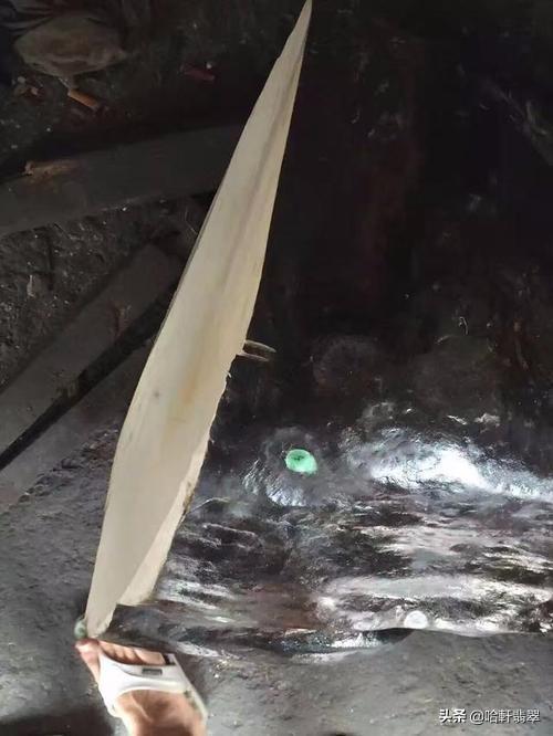 翡翠原石论坛翡翠毛料原石-第8张图片-翡翠网 翡翠原石论坛翡翠毛料原石-第8张图片-翡翠网