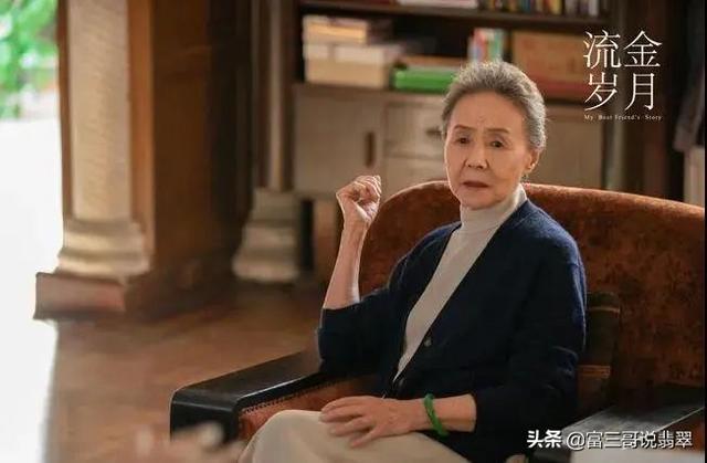 女戴翡翠手镯图片,戴着玉镯睡觉的禁忌-第5张图片-翡翠网 女戴翡翠手镯图片,戴着玉镯睡觉的禁忌-第5张图片-翡翠网